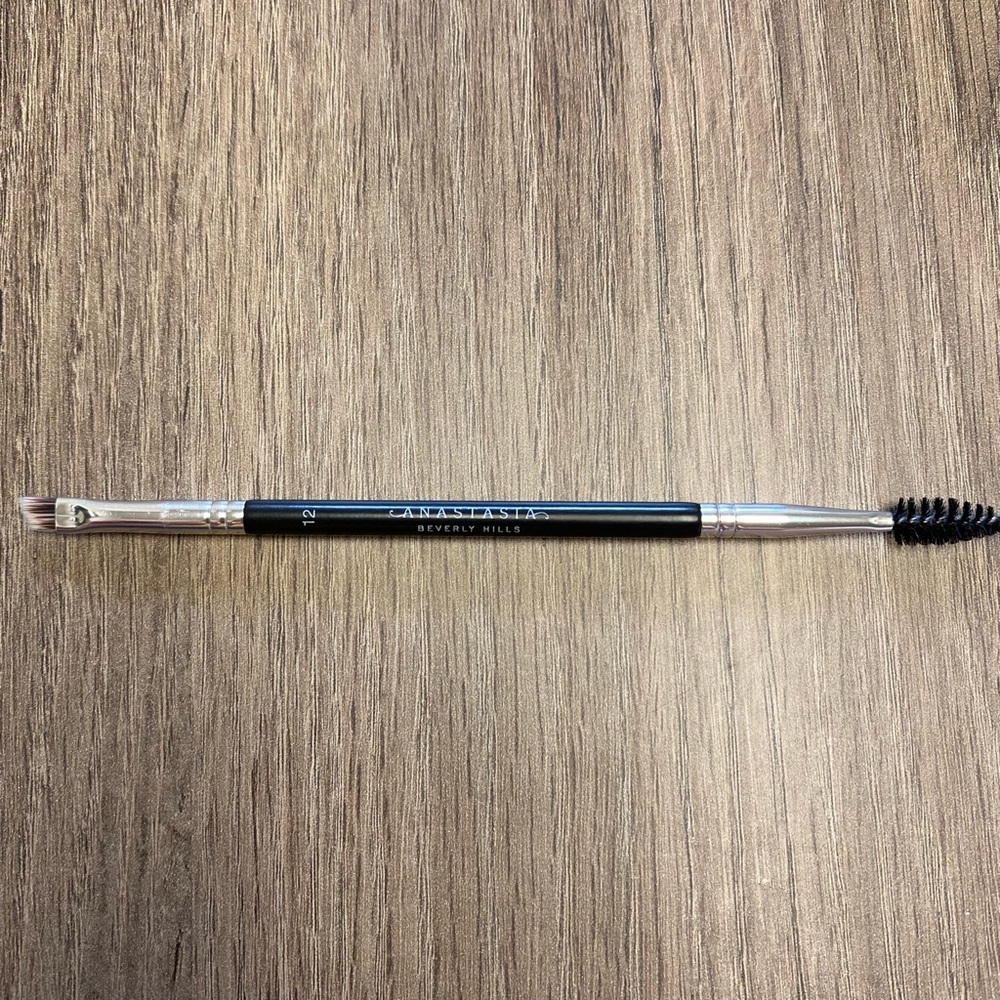 Anastasia Beverly Hills Brush 12 Dual-Ended Firm Angled Brow Brush